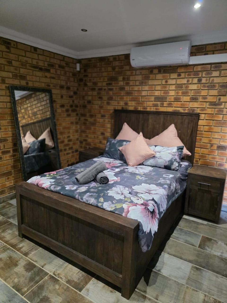 Rocky Mountain Holiday Home Hartbeespoort Exterior foto
